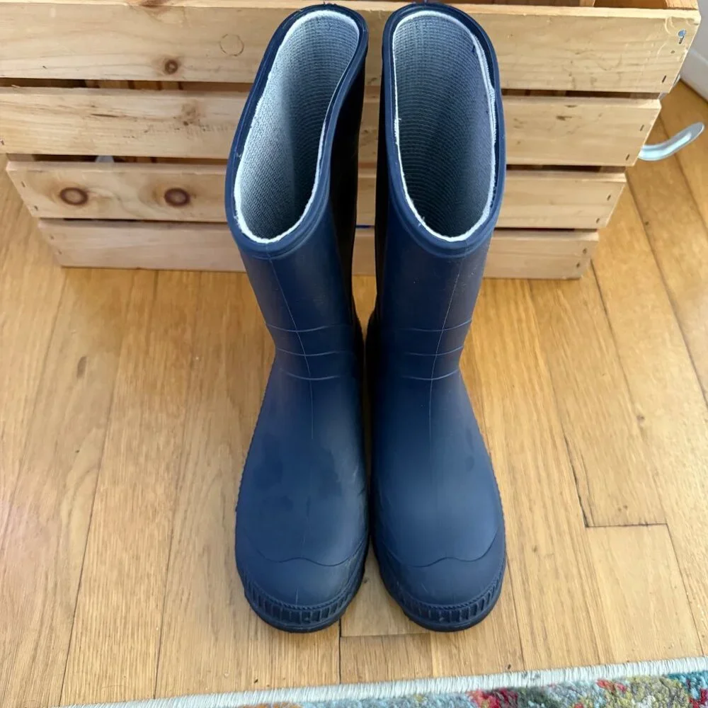Kamik Boys Size 4 Navy Black Waterproof Rubber Knee High Outdoor Rain Boots